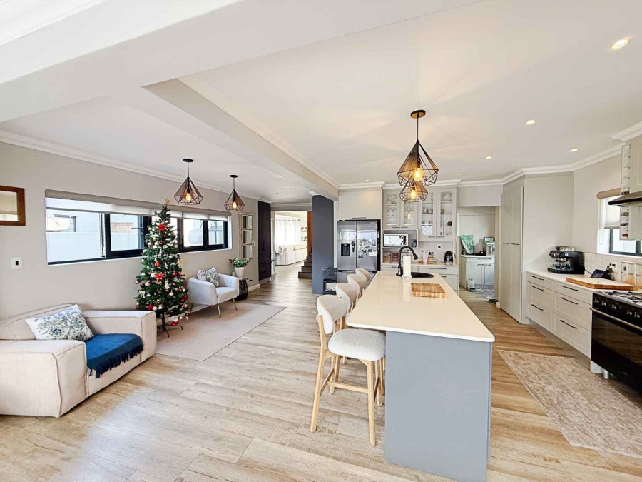 4 Bedroom Property for Sale in Calypso Beach Western Cape